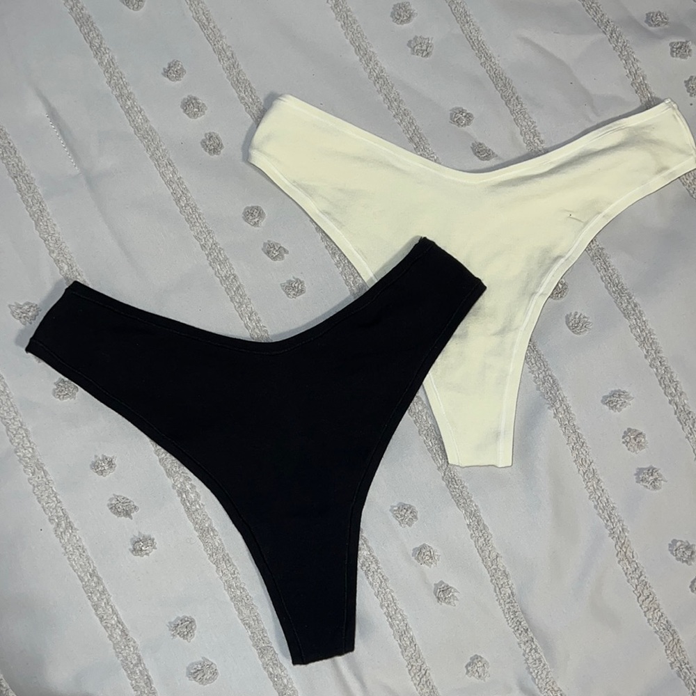NWT Skims Everyday Thong